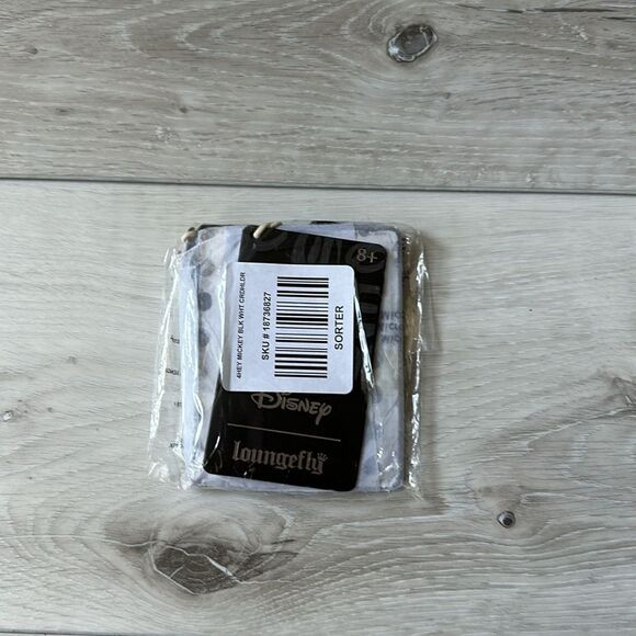 Disney Loungefly Mickey Mouse Black & White Icon Cardholder Blk/White NWT in pkg - Picture 3 of 4